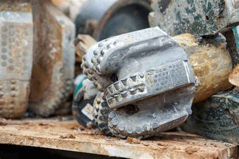 Barite: Le minéral indispensable pour la densité et le forage profond !